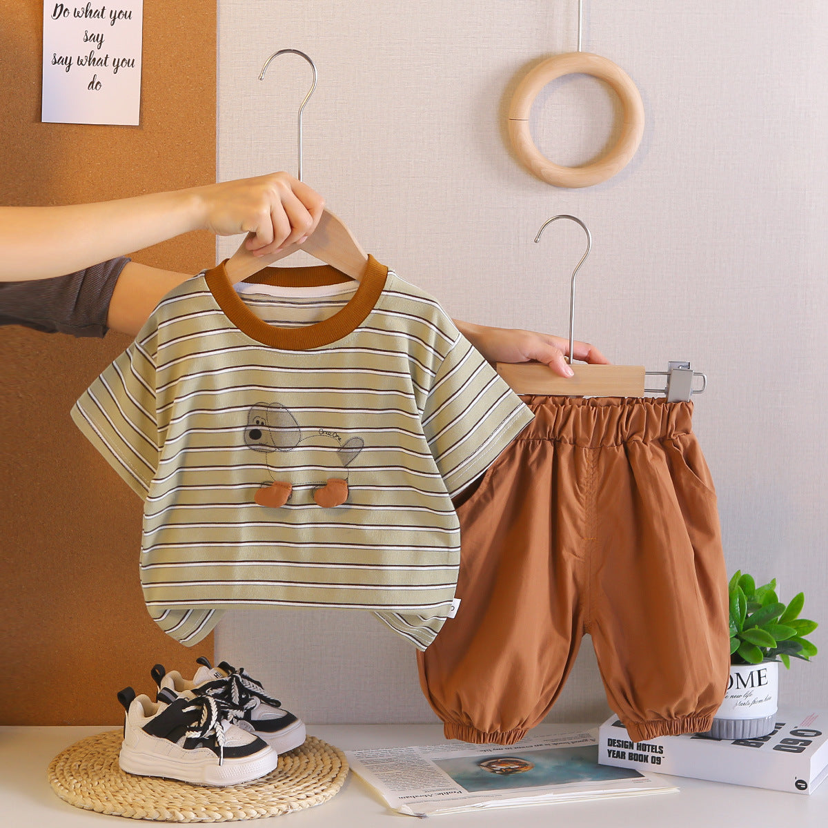 Casual striped short sleeved two-piece set for children in summer